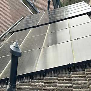 Vogelwering-zonnepanelen1-medium-MB-Solar-Montage